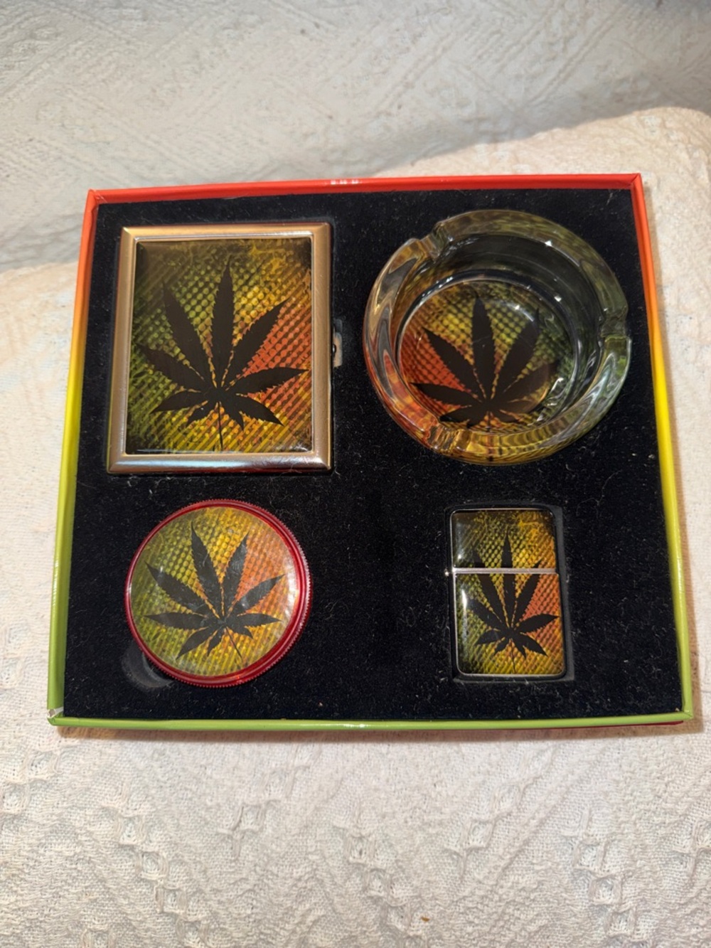 Leaf Smoking Accessory Gift Set - 4 Piece